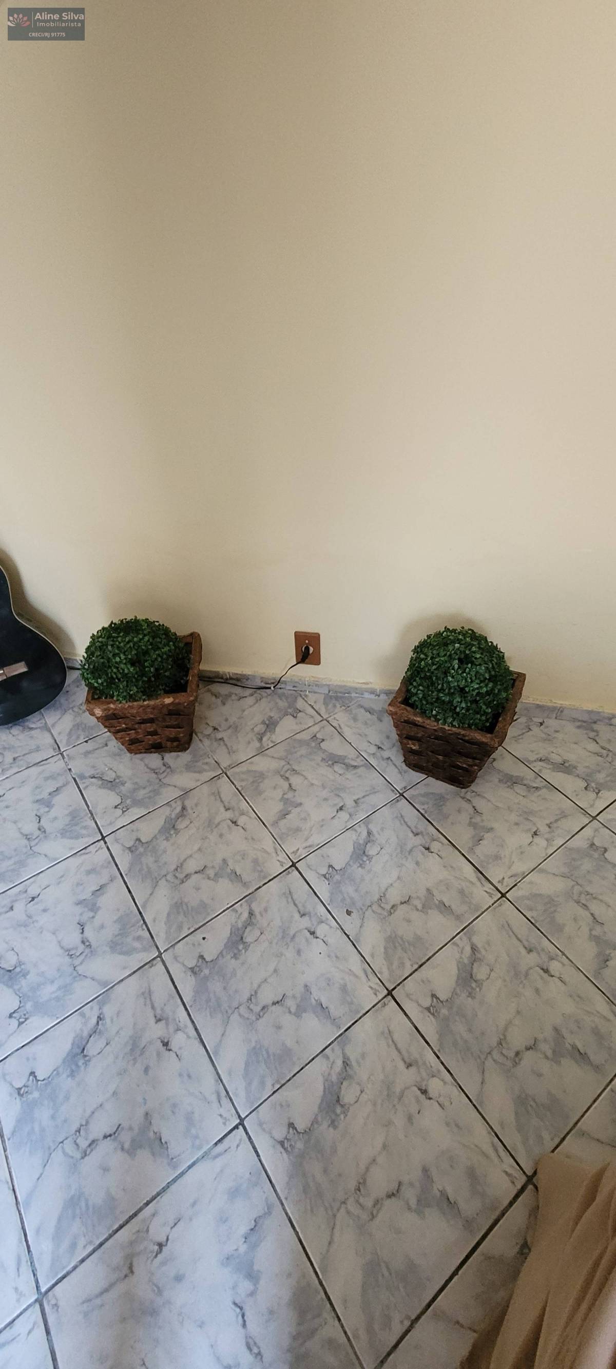 Casa ampla Duplex 3 quartos,FGTS, Doc Ok,5 min. do metrô, Centro - São João de Meriti/RJ - Aline Imobiliarista RJ