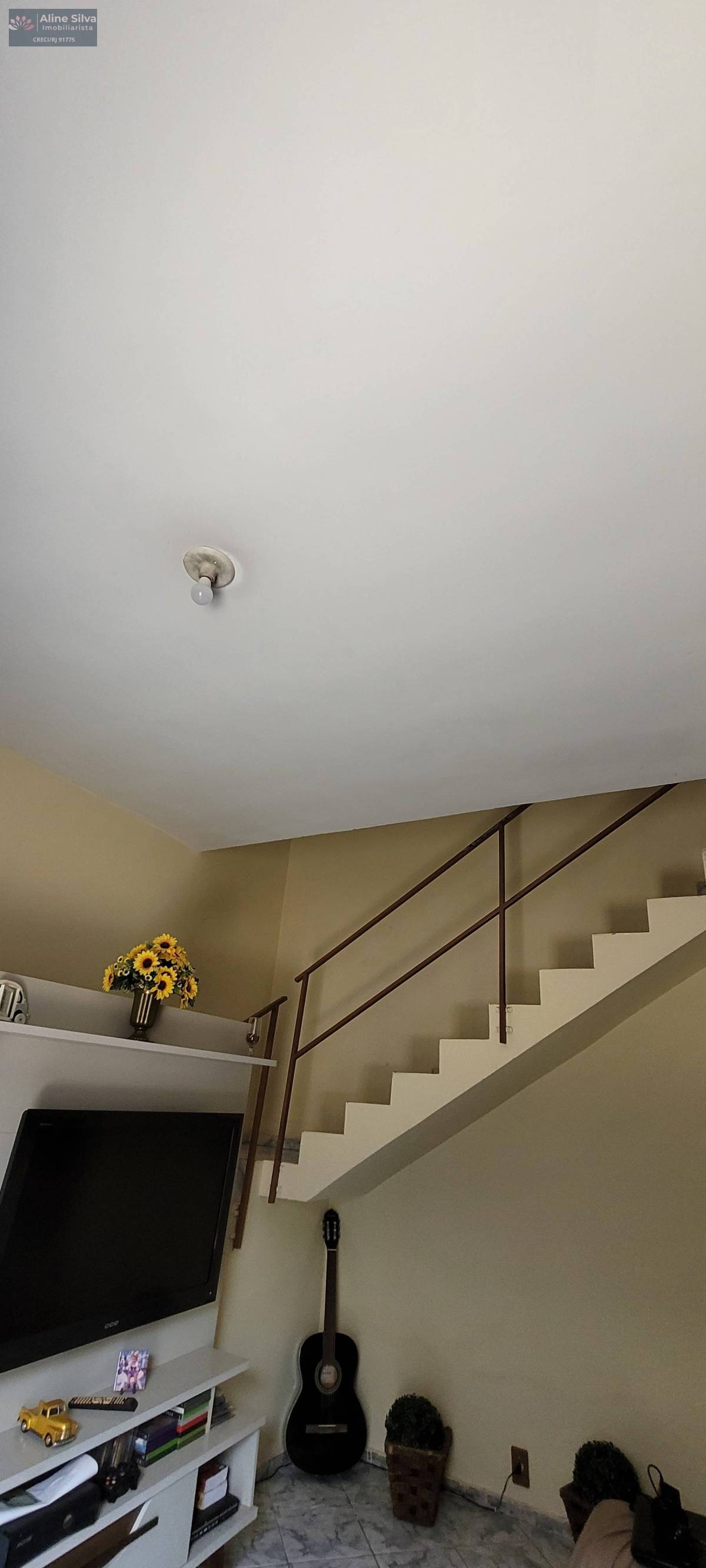 Casa ampla Duplex 3 quartos,FGTS, Doc Ok,5 min. do metrô, Centro - São João de Meriti/RJ - Aline Imobiliarista RJ