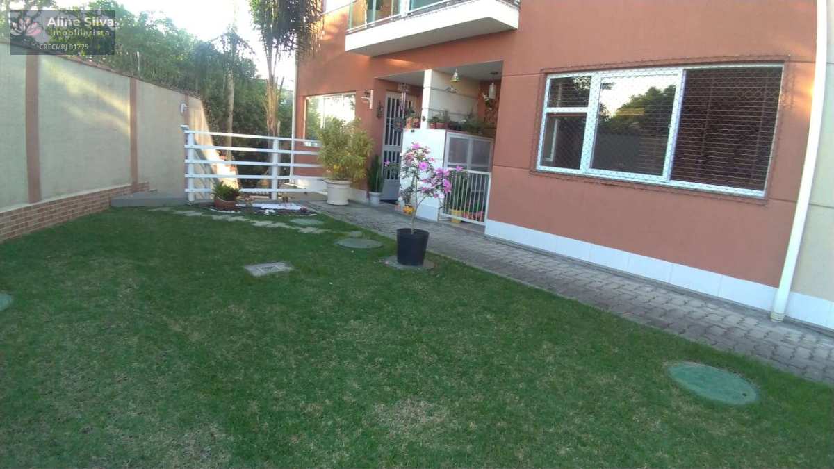 Excelente casa triplex 3 quartos (1 suíte c/ varanda), terraço e churrasqueira