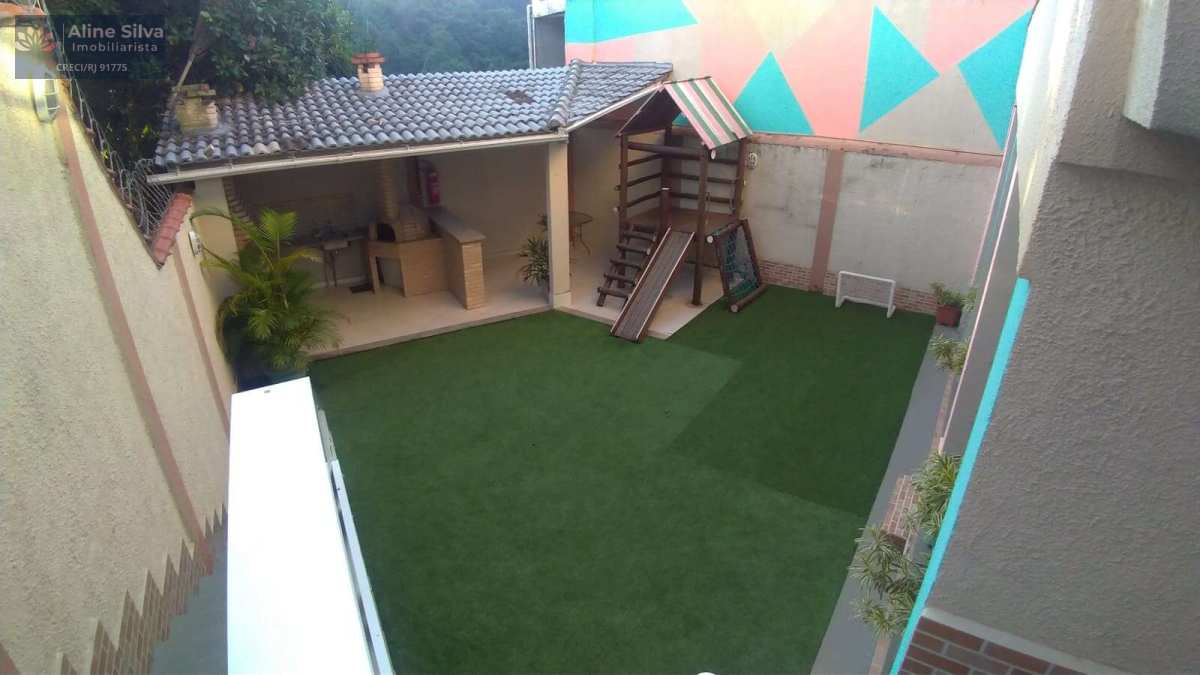 Excelente casa triplex 3 quartos (1 suíte c/ varanda), terraço e churrasqueira - Aline Imobiliarista RJ