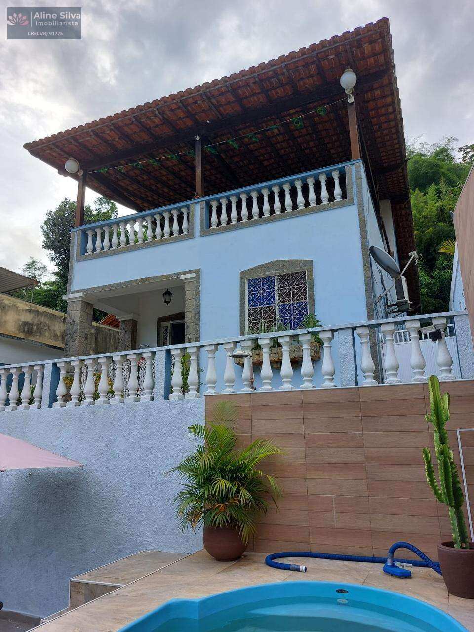 Linda casa com piscina, 4 quartos (1 suíte) no Tanque - Aline Imobiliarista RJ