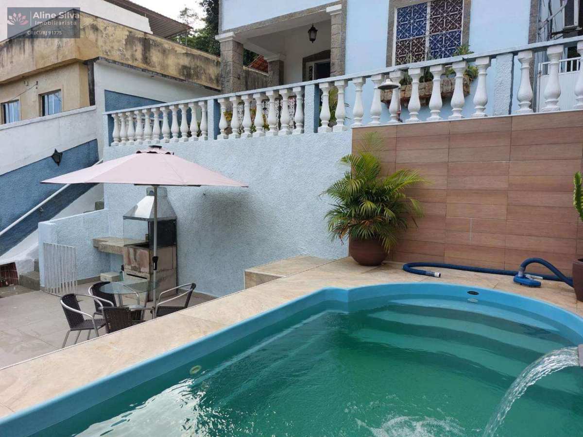 Linda casa com piscina, 4 quartos (1 suíte) no Tanque - Aline Imobiliarista RJ