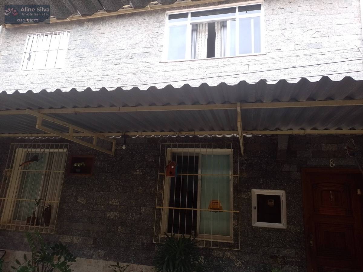 Maravilhosa casa de vila com terraço e churrasqueira na Pinto Teles - Aline Imobiliarista RJ